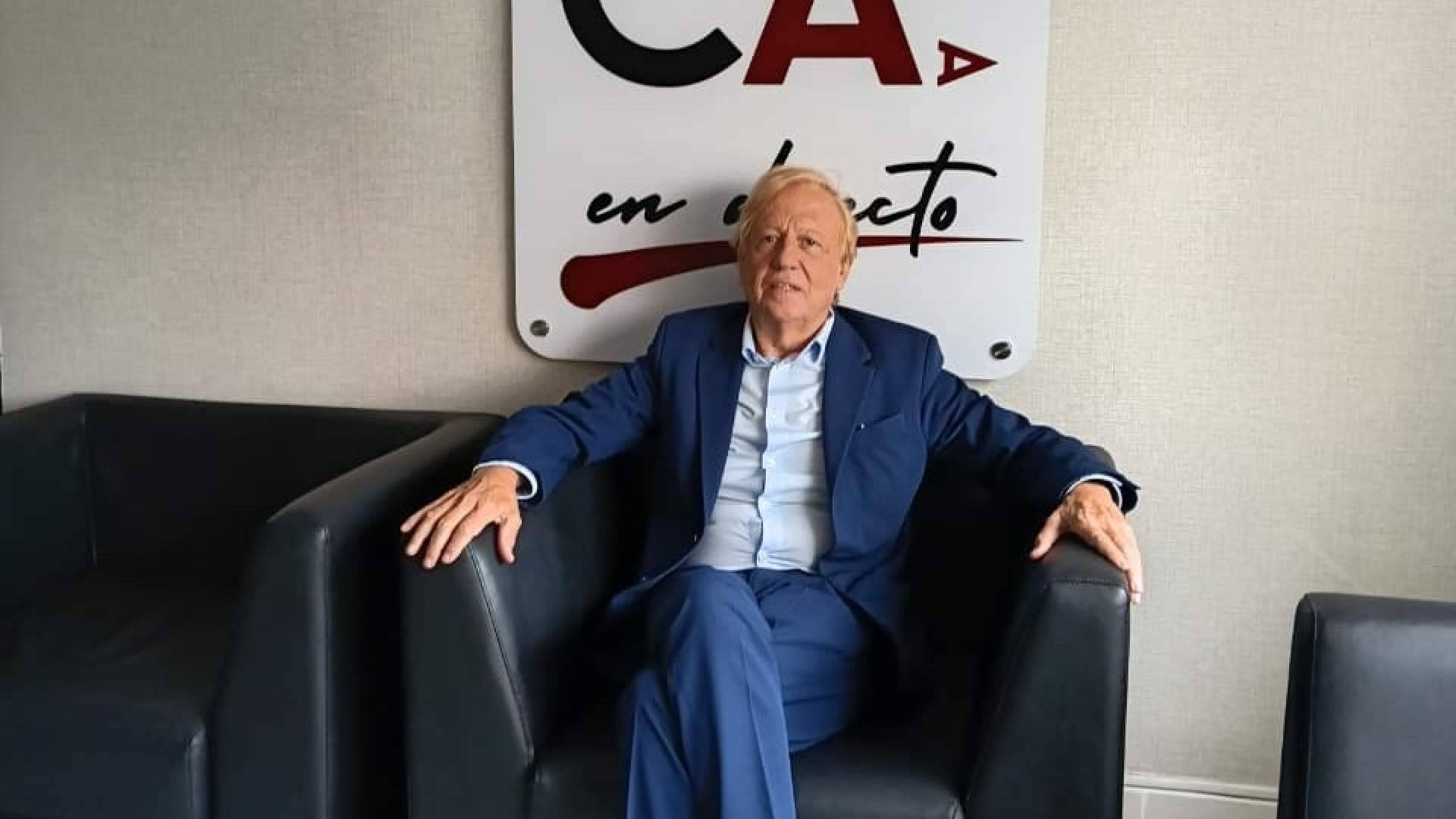 Carlos Malo de Molina recibe el Premio Internacional Panameño de Literatura en su edición inaugural