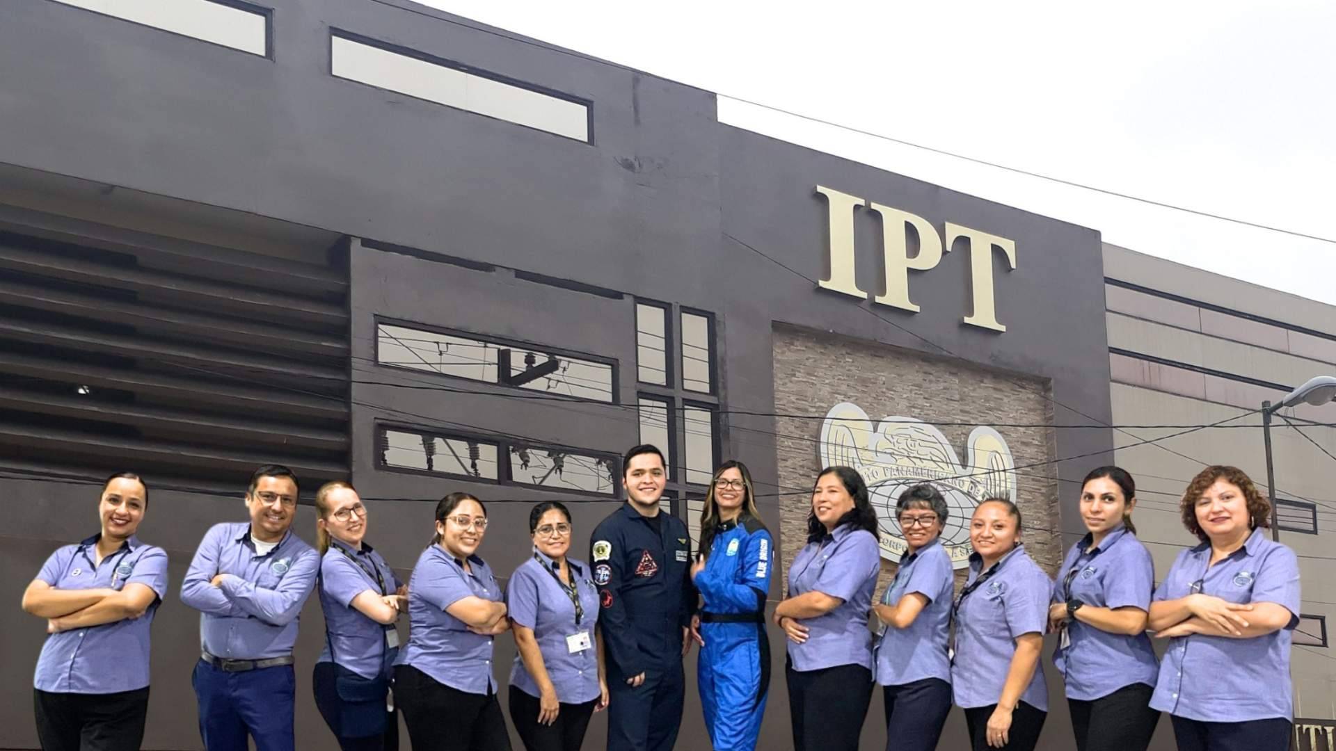 Aymette Medina, astronauta de Blue Origin visita México