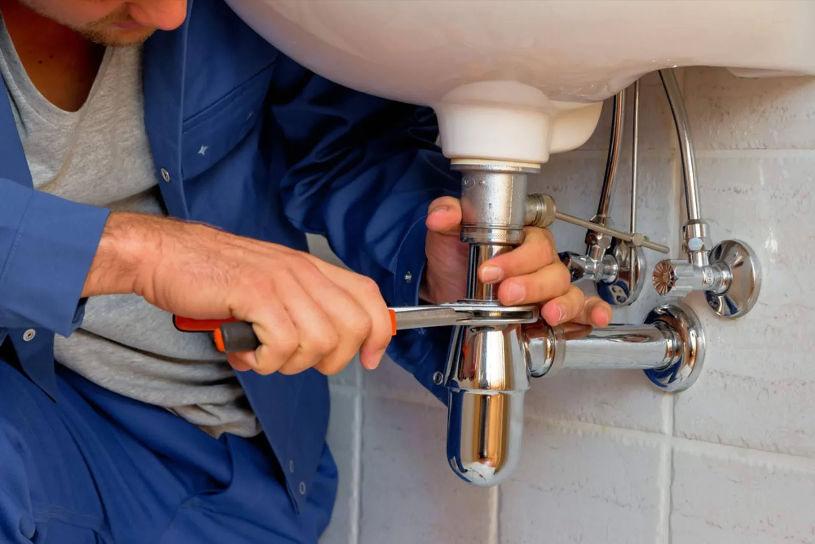 Soluciones González refuerza su actividad en servicios de fontanería y electricidad en la Costa del Sol