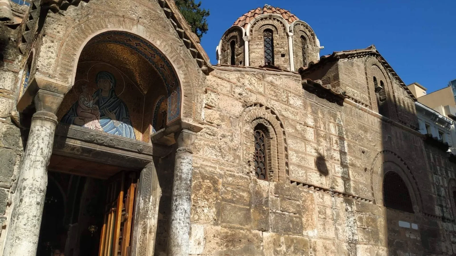 Cuatro lugares de Atenas donde la mitología griega sigue viva este verano